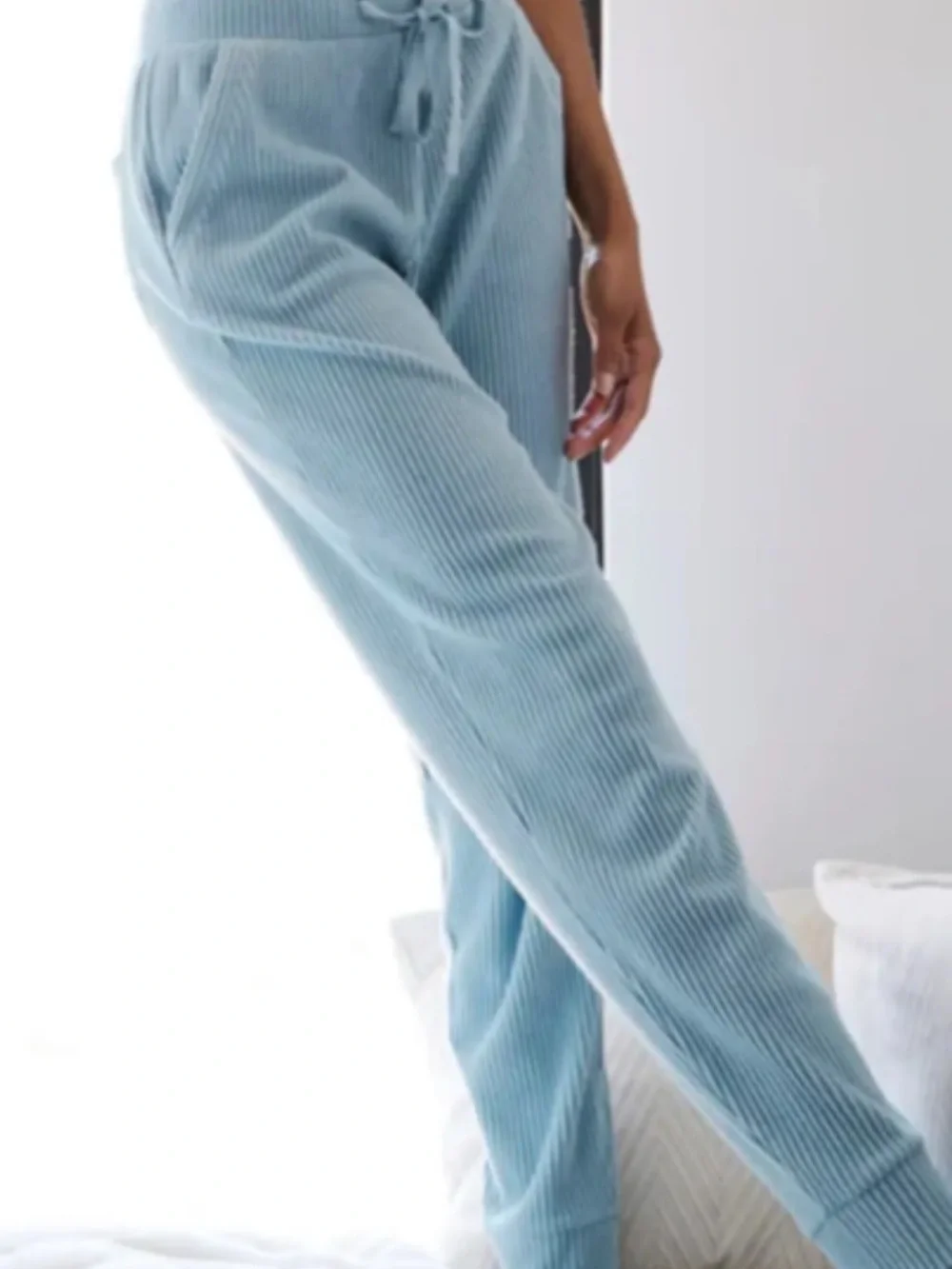 ALO Yoga Muse Sweatpants in light blue size XS